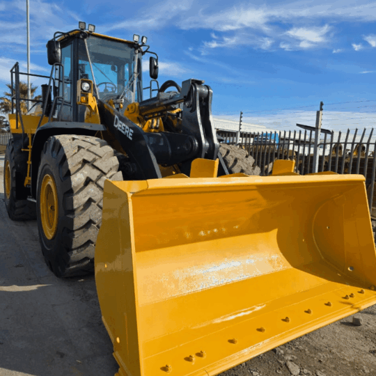 2010 John Deere 744K