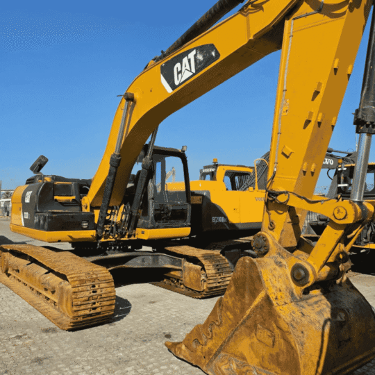 2015 CAT 323D2L